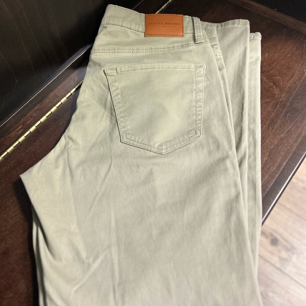 Lucky Brand 410 Athletic Straight Leg